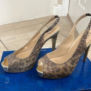 Guess Gold and Black Leopardrd open toes platform heels size 8.5